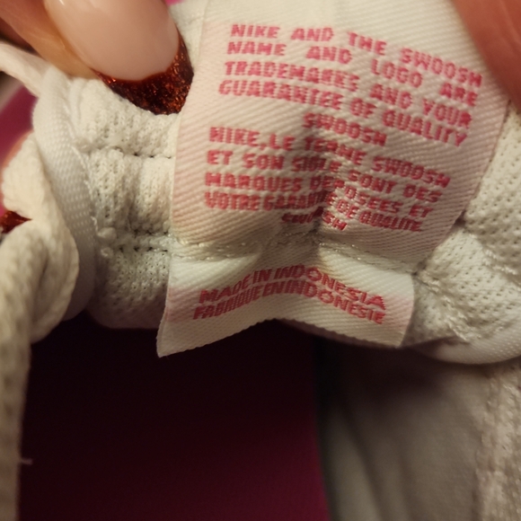 Nike White and Pink Sneakers - Picture 2 of 3